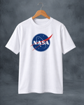 Camiseta NASA Insignia Espacial – Blanco